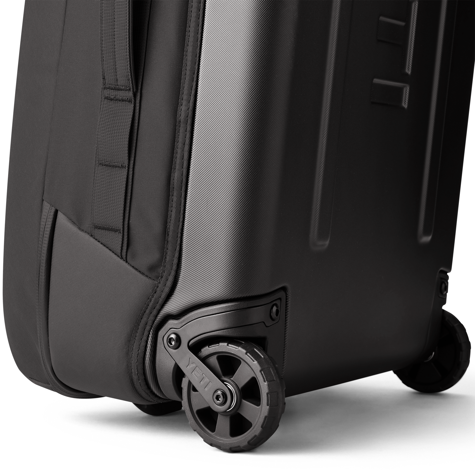 YETI Crossroads® 29" Luggage Black