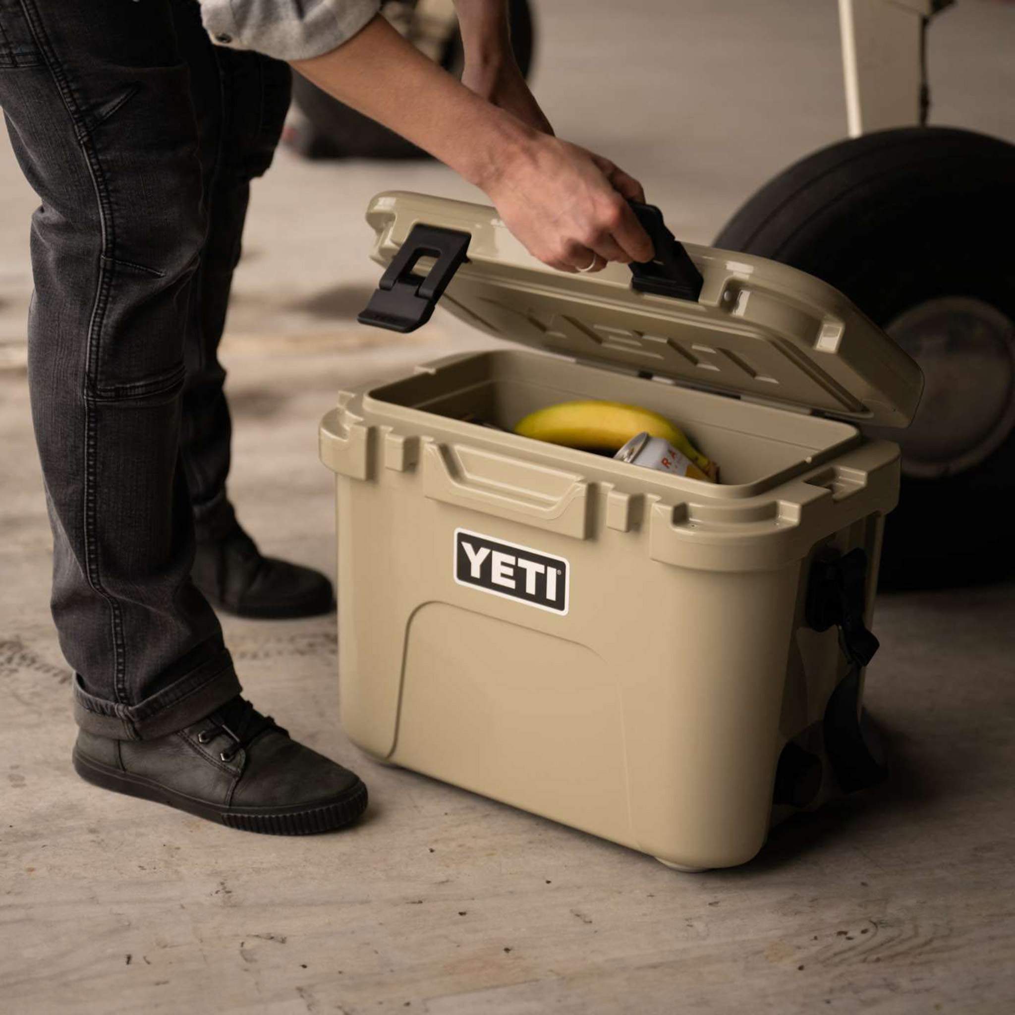 YETI Roadie 15 Cool Box QuickLatch and Wine Friendly Packing