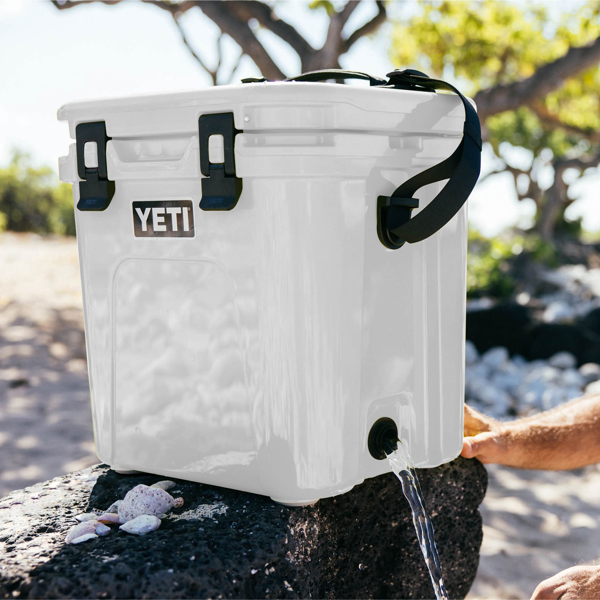 YETI Roadie 24 Cool Box Smart Design