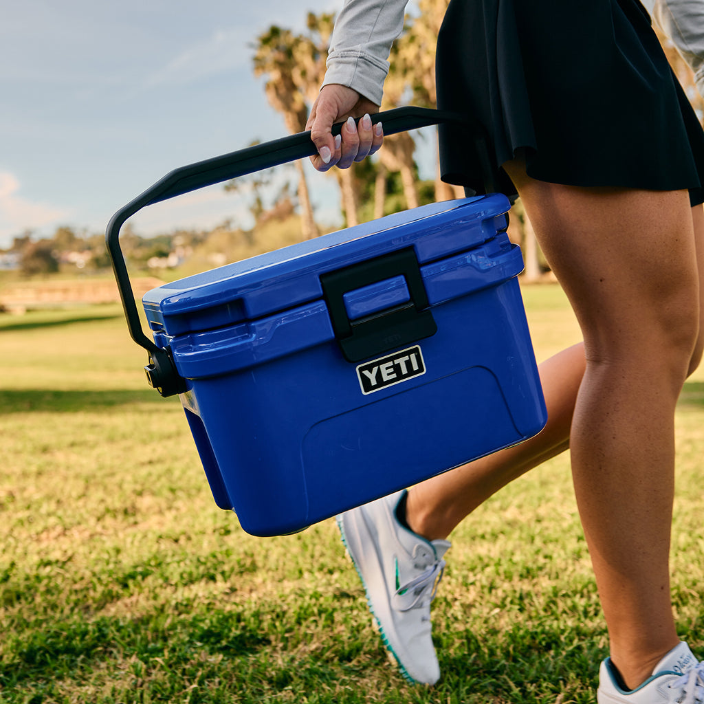 YETI Roadie 8 Cool Box in Royal Blue