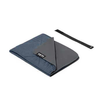 YETI Small Lowlands® Blanket Navy