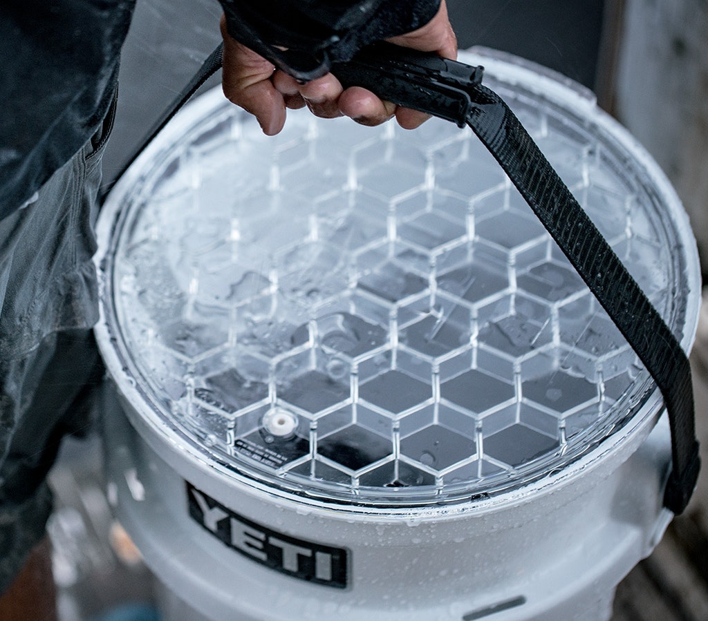 Yeti bucket 2025 lid