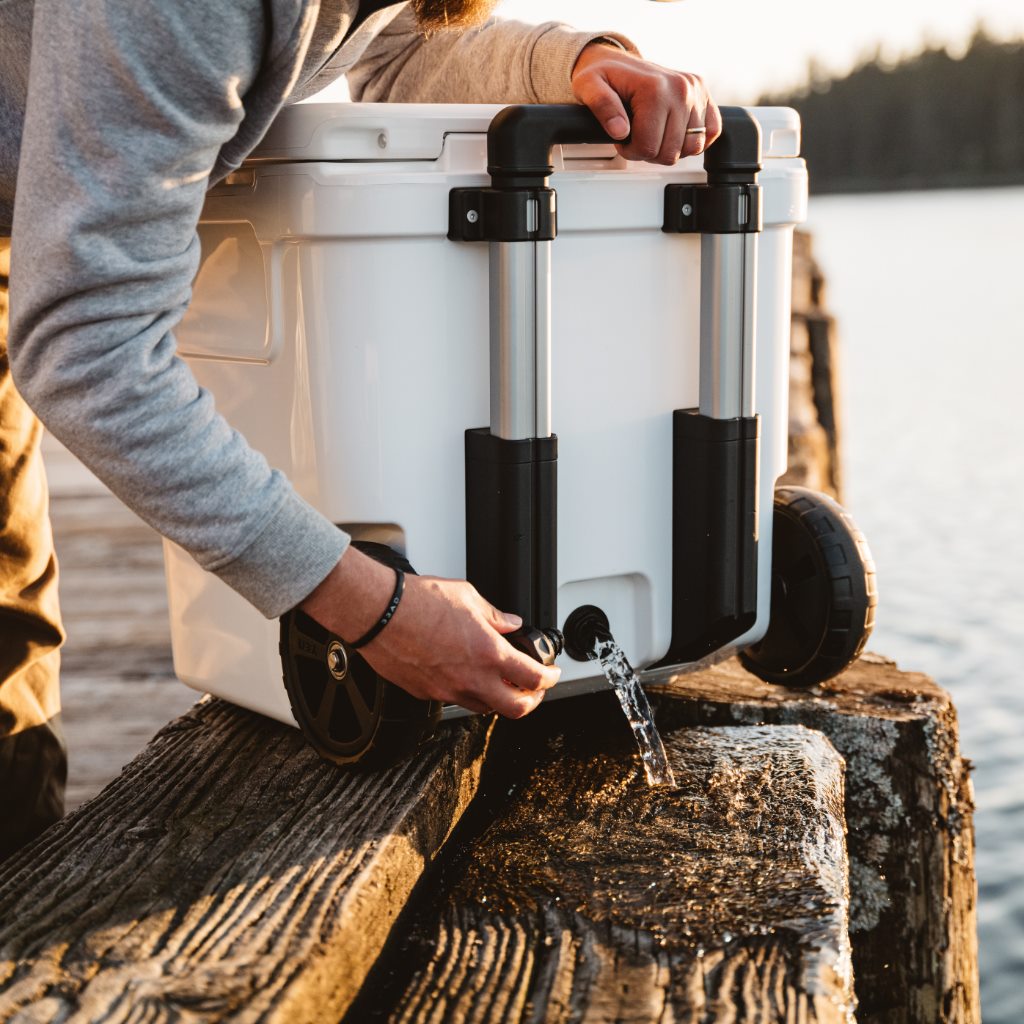 YETI Roadie 48 Wheeled Cool Box Smart Design
