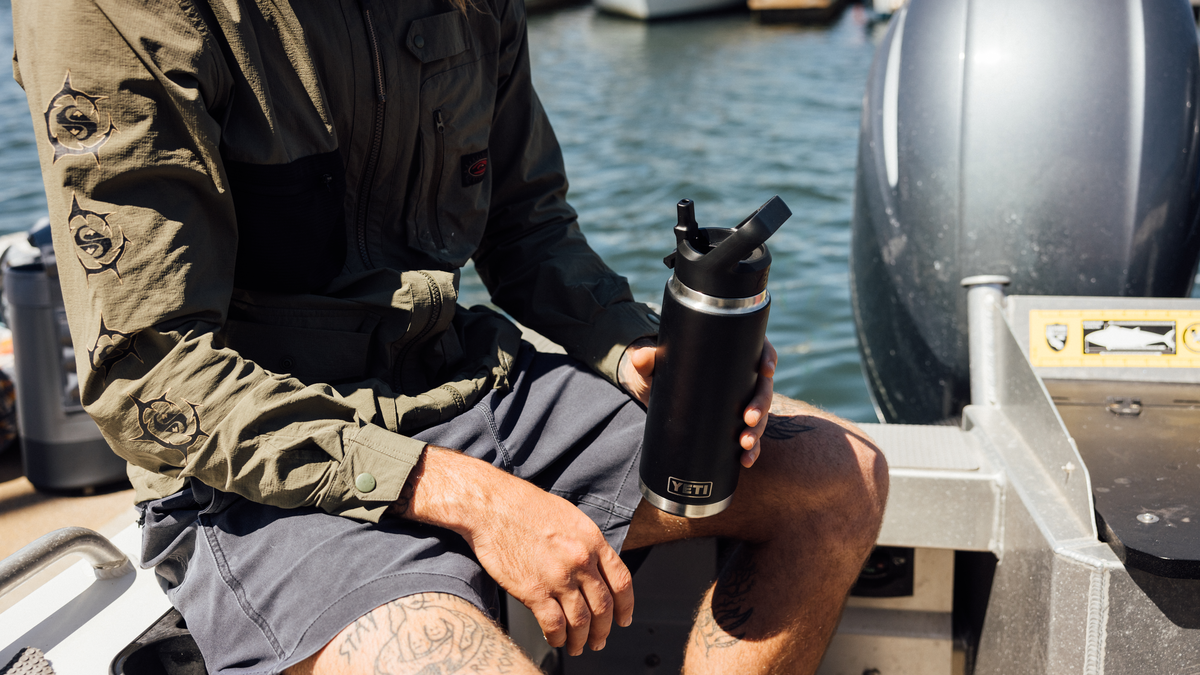The new 25oz only holds 20 oz. This is a full 25 oz pouring into a 20oz :  r/YetiCoolers